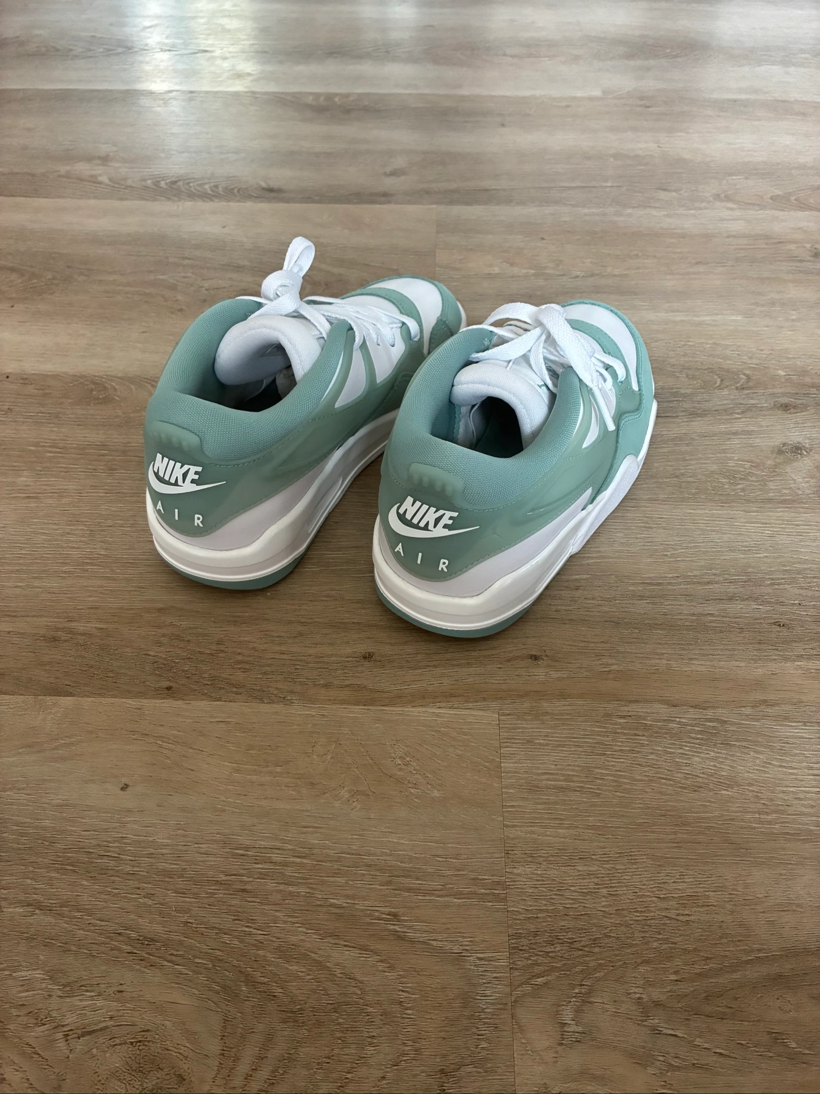 Basket Jordan 4 RM taille 36,5 – photo 3